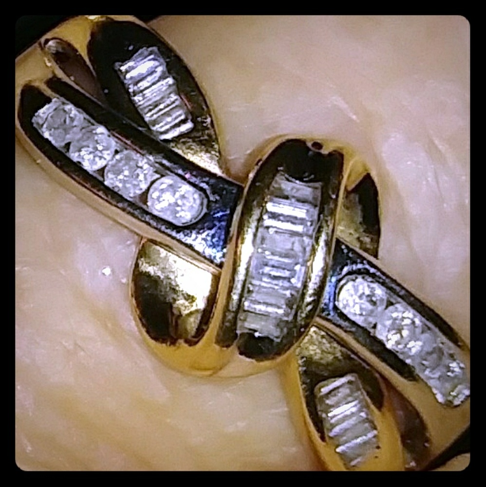 10k gold ring diamond accents